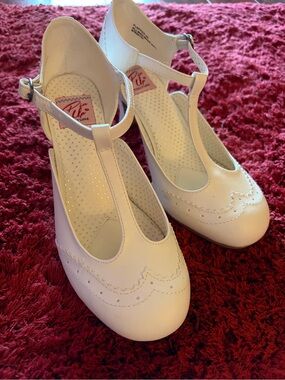 Pin up couture white T‑Strap Heels with Brogue Detail